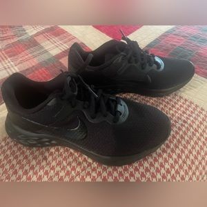 Women’s Nike Revolution 6